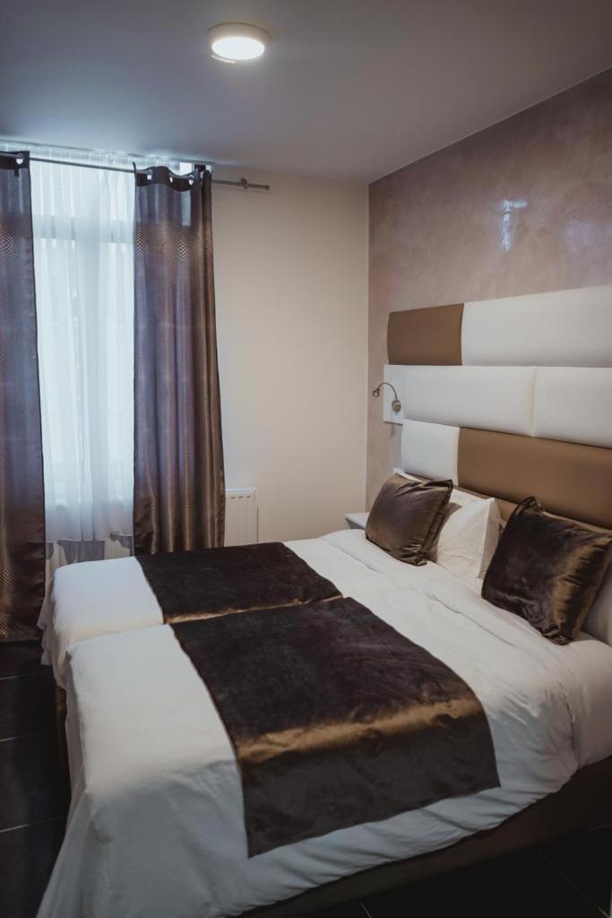 Hotel Onyx Expo Jette Екстериор снимка