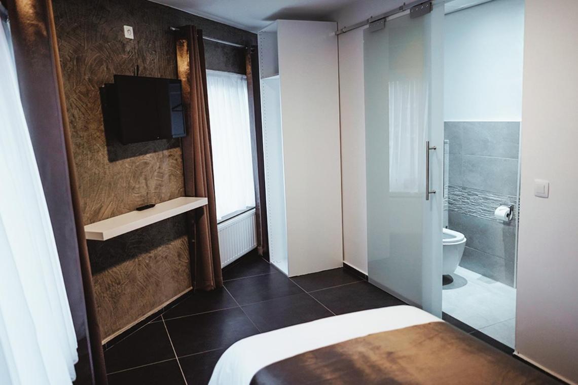 Hotel Onyx Expo Jette Екстериор снимка